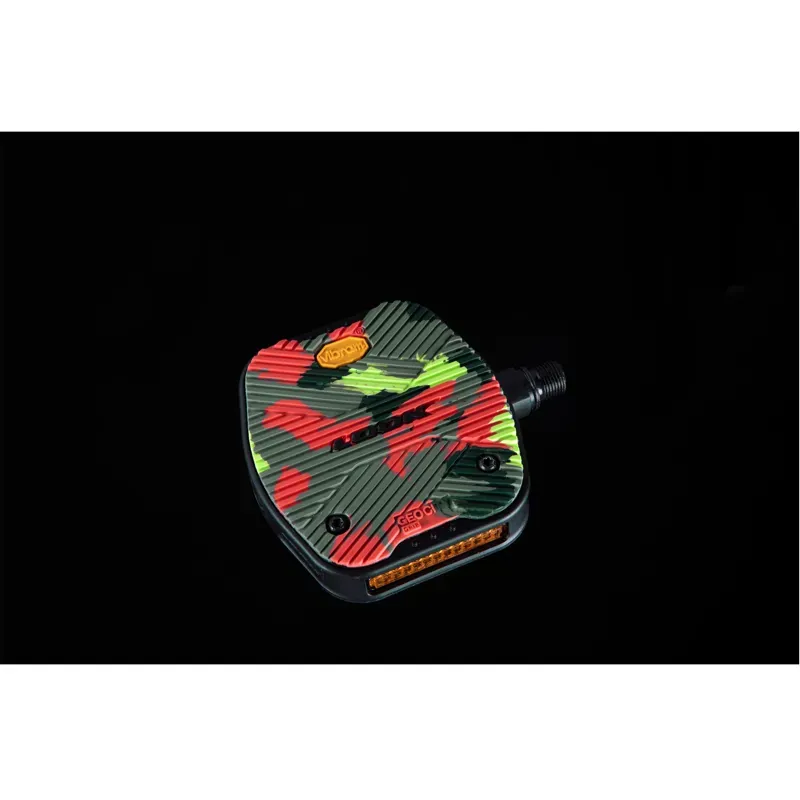 Look Geo City Grip Flat Pedals in Camo